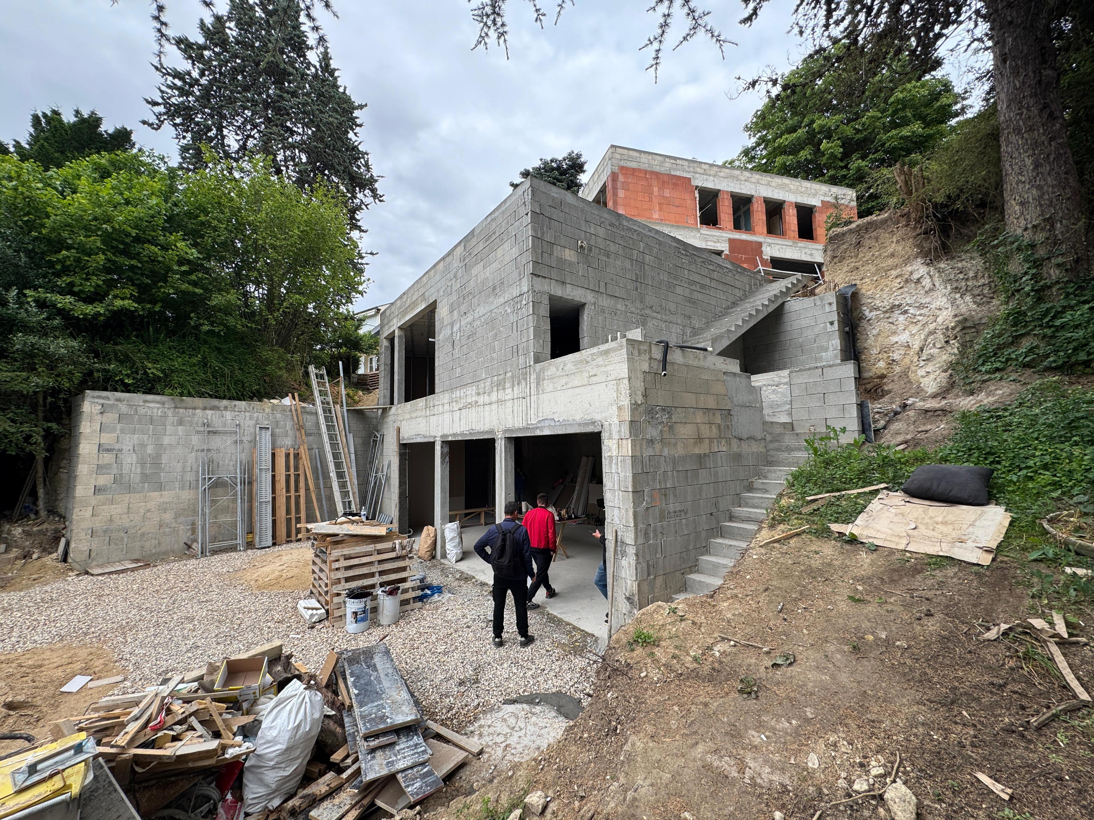 Maison contemporaine en escalier sur un terrain en pente, domaine de Grandchamps, Le Pecq